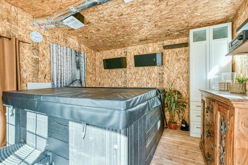 Shed - 552  - 556 Rue Chapleau, Saint-Jérôme, QC -  Photo Showing Other Room