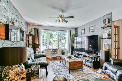 Living room - 552  - 556 Rue Chapleau, Saint-Jérôme, QC - Indoor Photo Showing Living Room