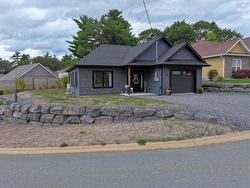 15 Dr Ernst Court  Bridgewater, NS B4V 9A3