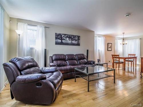 Salon - 101-2546 Rue Arpin, Brossard, QC - Indoor Photo Showing Living Room