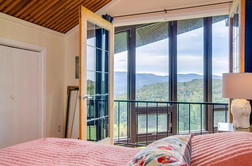 Bedroom - 2256 Ch. Scenic, Sutton, QC - Indoor Photo Showing Bedroom