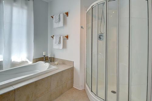 Salle de bains - 8982 Crois. Du Louvre, Brossard, QC - Indoor Photo Showing Bathroom