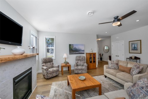 129 Edgewood Dr, Lake Cowichan, BC 