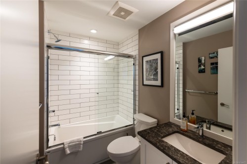 411-595 Pandora Ave, Victoria, BC - Indoor Photo Showing Bathroom
