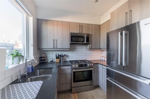 411-595 Pandora Ave, Victoria, BC - Indoor Photo Showing Kitchen With Double Sink With Upgraded Kitchen