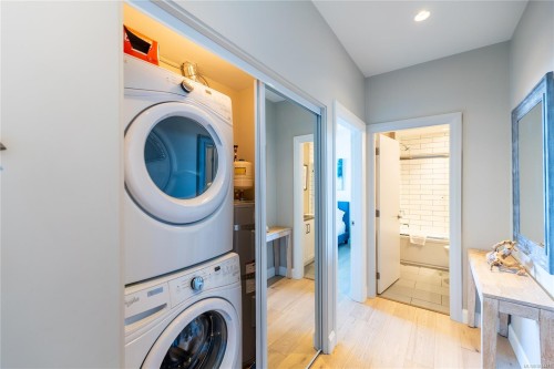 411-595 Pandora Ave, Victoria, BC - Indoor Photo Showing Laundry Room