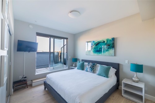 411-595 Pandora Ave, Victoria, BC - Indoor Photo Showing Bedroom