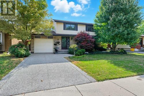 33 GOLDFINCH ROAD  Hamilton, ON L9A 3W8