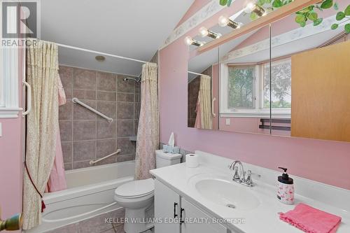 33 Goldfinch Road, Hamilton, ON - Indoor Photo Showing Bathroom