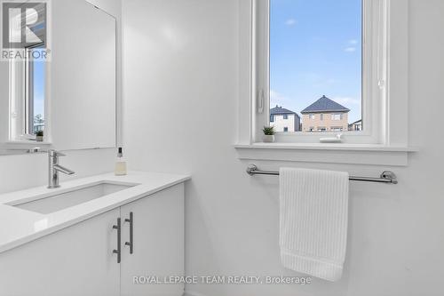337 Ibanez Walk, Ottawa, ON - Indoor Photo Showing Bathroom