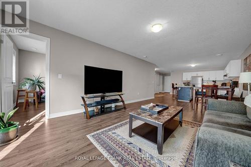 398 Olive Avenue, Oshawa (Central), ON - Indoor Photo Showing Living Room