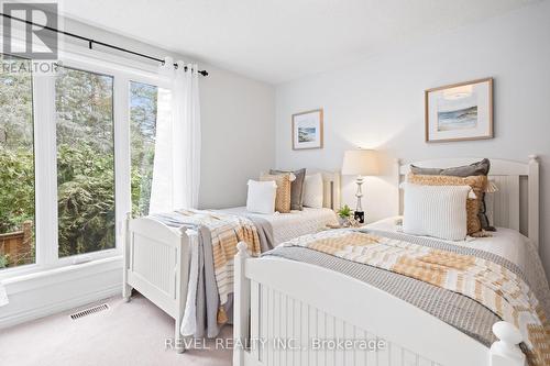 27 Cedar Crescent, Kawartha Lakes (Manvers), ON - Indoor Photo Showing Bedroom