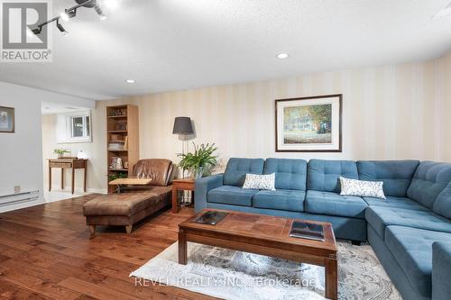 27 Cedar Crescent, Kawartha Lakes (Manvers), ON - Indoor Photo Showing Living Room