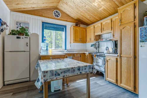 Cuisine - 134 2E Avenue Belleville, Sainte-Mélanie, QC - Indoor Photo Showing Kitchen