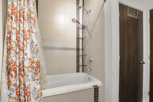 Bathroom - 414-200 Av. Du Golf, La Prairie, QC - Indoor Photo Showing Bathroom