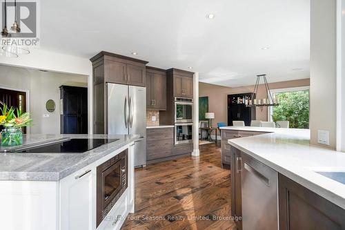 159 Indian Circle, Blue Mountains, ON - Indoor Photo Showing Kitchen With Upgraded Kitchen