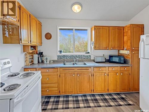 Balcarres Acreage, Abernethy Rm No. 186, SK - Indoor Photo Showing Kitchen With Double Sink