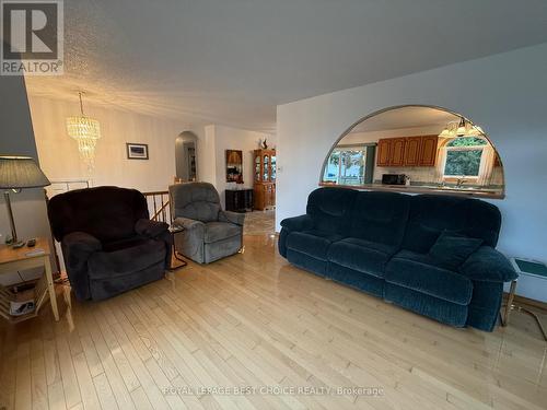 429 Mc Kelvie Street, Temiskaming Shores (New Liskeard), ON - Indoor Photo Showing Living Room