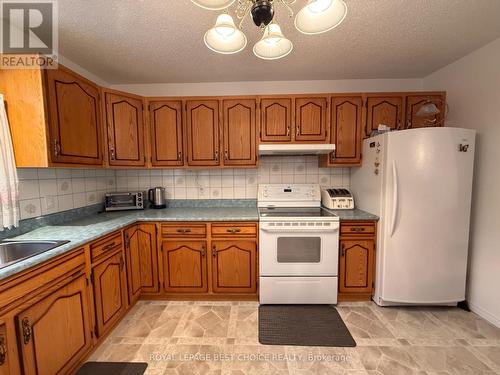 429 Mc Kelvie Street, Temiskaming Shores (New Liskeard), ON - Indoor Photo Showing Kitchen