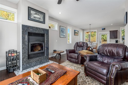 4754 Headquarters Rd, Courtenay, BC 