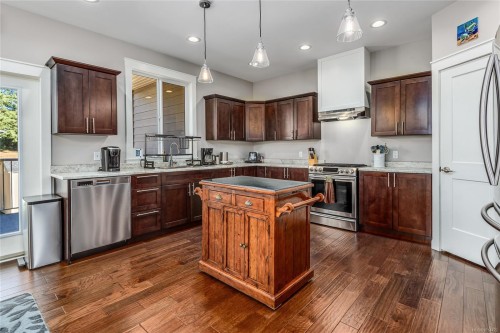 4754 Headquarters Rd, Courtenay, BC 