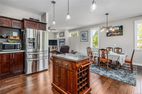 4754 Headquarters Rd, Courtenay, BC 