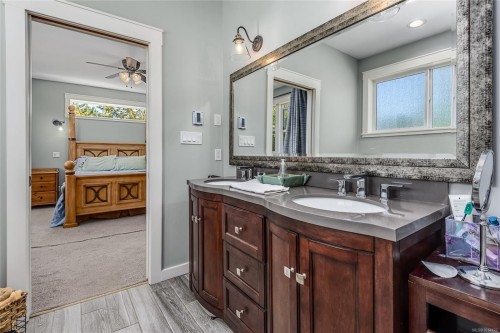 4754 Headquarters Rd, Courtenay, BC 