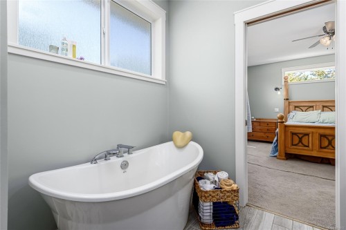 4754 Headquarters Rd, Courtenay, BC 