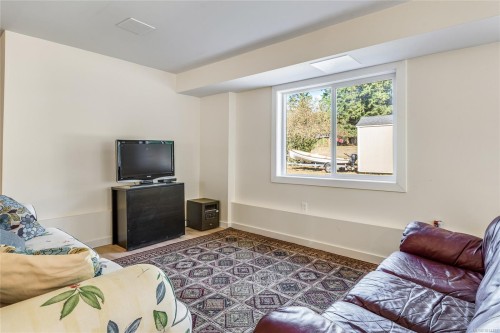 4754 Headquarters Rd, Courtenay, BC 