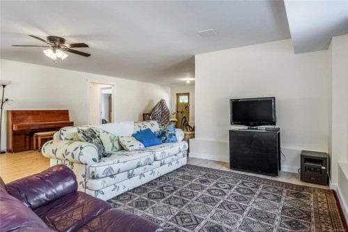 4754 Headquarters Rd, Courtenay, BC 