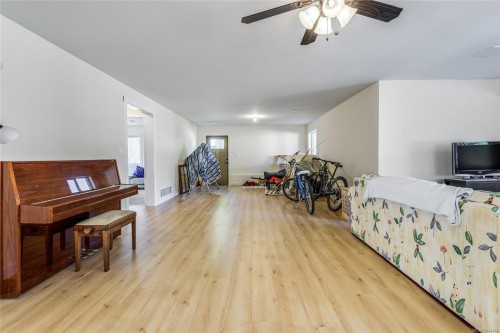 4754 Headquarters Rd, Courtenay, BC 