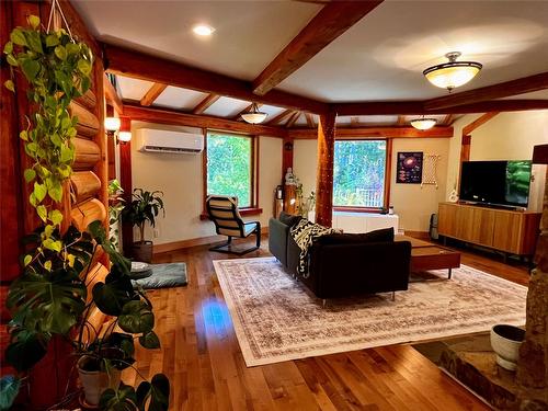 785 Beech Road, Nakusp, BC - Indoor