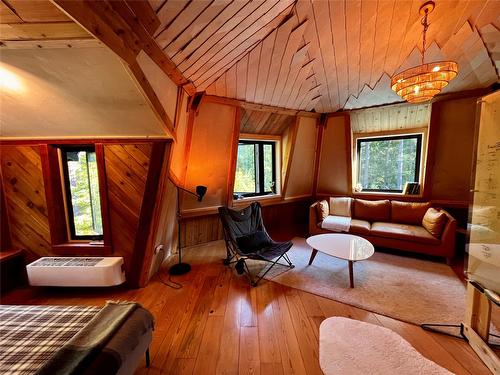 785 Beech Road, Nakusp, BC - Indoor