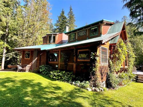 785 Beech Road, Nakusp, BC - Outdoor With Deck Patio Veranda