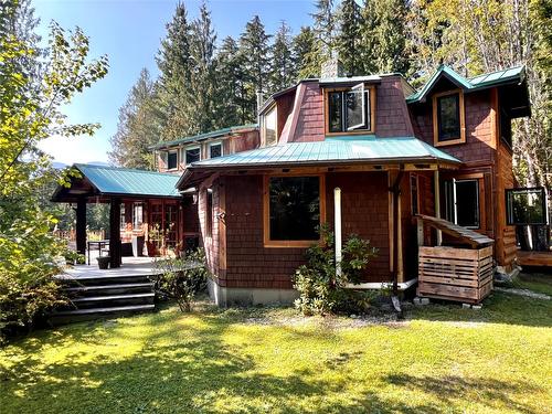 785 Beech Road, Nakusp, BC - Outdoor With Deck Patio Veranda
