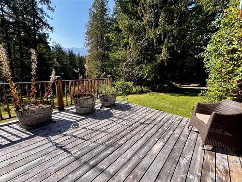 785 Beech Road, Nakusp, BC - Outdoor With Deck Patio Veranda