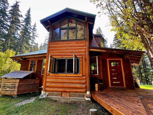 785 Beech Road, Nakusp, BC - Outdoor