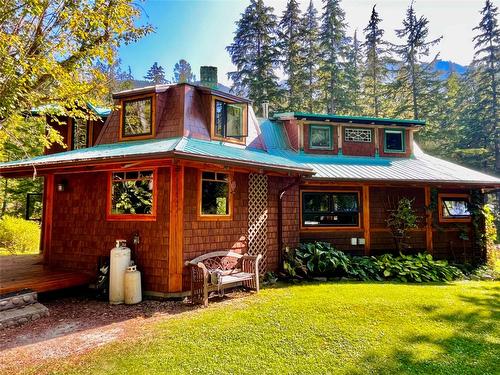 785 Beech Road, Nakusp, BC - Outdoor With Deck Patio Veranda