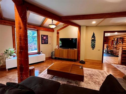 785 Beech Road, Nakusp, BC - Indoor