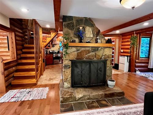 785 Beech Road, Nakusp, BC - Indoor With Fireplace