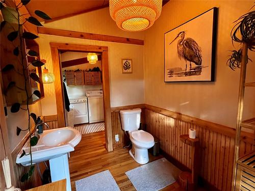 785 Beech Road, Nakusp, BC - Indoor Photo Showing Bathroom