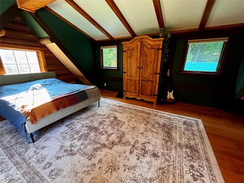 785 Beech Road, Nakusp, BC - Indoor Photo Showing Bedroom