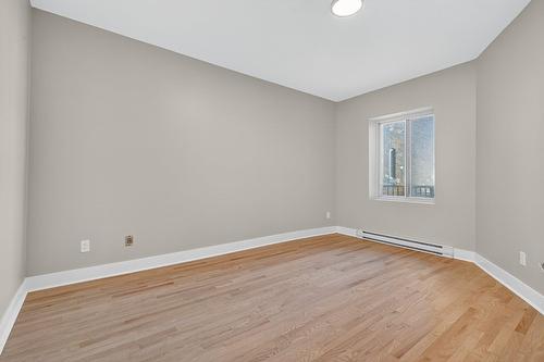 Bedroom - 5025 Av. Du Parc, Montréal (Le Plateau-Mont-Royal), QC - Indoor Photo Showing Other Room