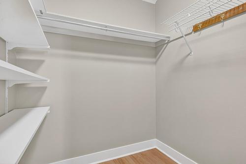 Walk-in closet - 5025 Av. Du Parc, Montréal (Le Plateau-Mont-Royal), QC - Indoor With Storage