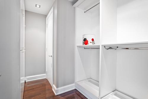 Walk-in closet - 2002-1100 Rue De La Montagne, Montréal (Ville-Marie), QC - Indoor