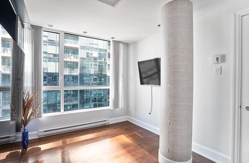 Bedroom - 2002-1100 Rue De La Montagne, Montréal (Ville-Marie), QC - Indoor Photo Showing Other Room