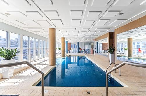 Pool - 2002-1100 Rue De La Montagne, Montréal (Ville-Marie), QC - Indoor Photo Showing Other Room With In Ground Pool