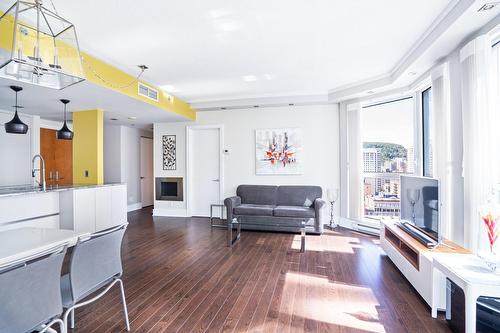 Living room - 2002-1100 Rue De La Montagne, Montréal (Ville-Marie), QC - Indoor Photo Showing Living Room