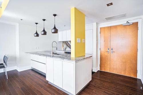 Kitchen - 2002-1100 Rue De La Montagne, Montréal (Ville-Marie), QC - Indoor Photo Showing Kitchen