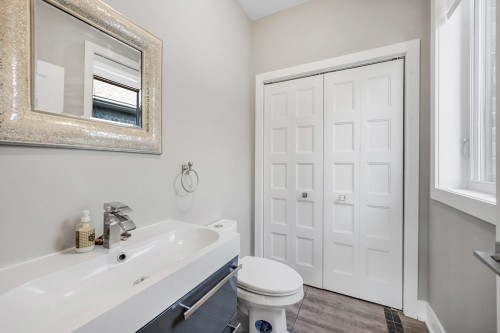 Salle de bains - 3901 Rue Dugué, Longueuil (Saint-Hubert), QC - Indoor Photo Showing Bathroom
